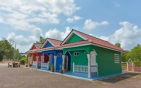 Oyo 90744 Bari Indah Beach Resort